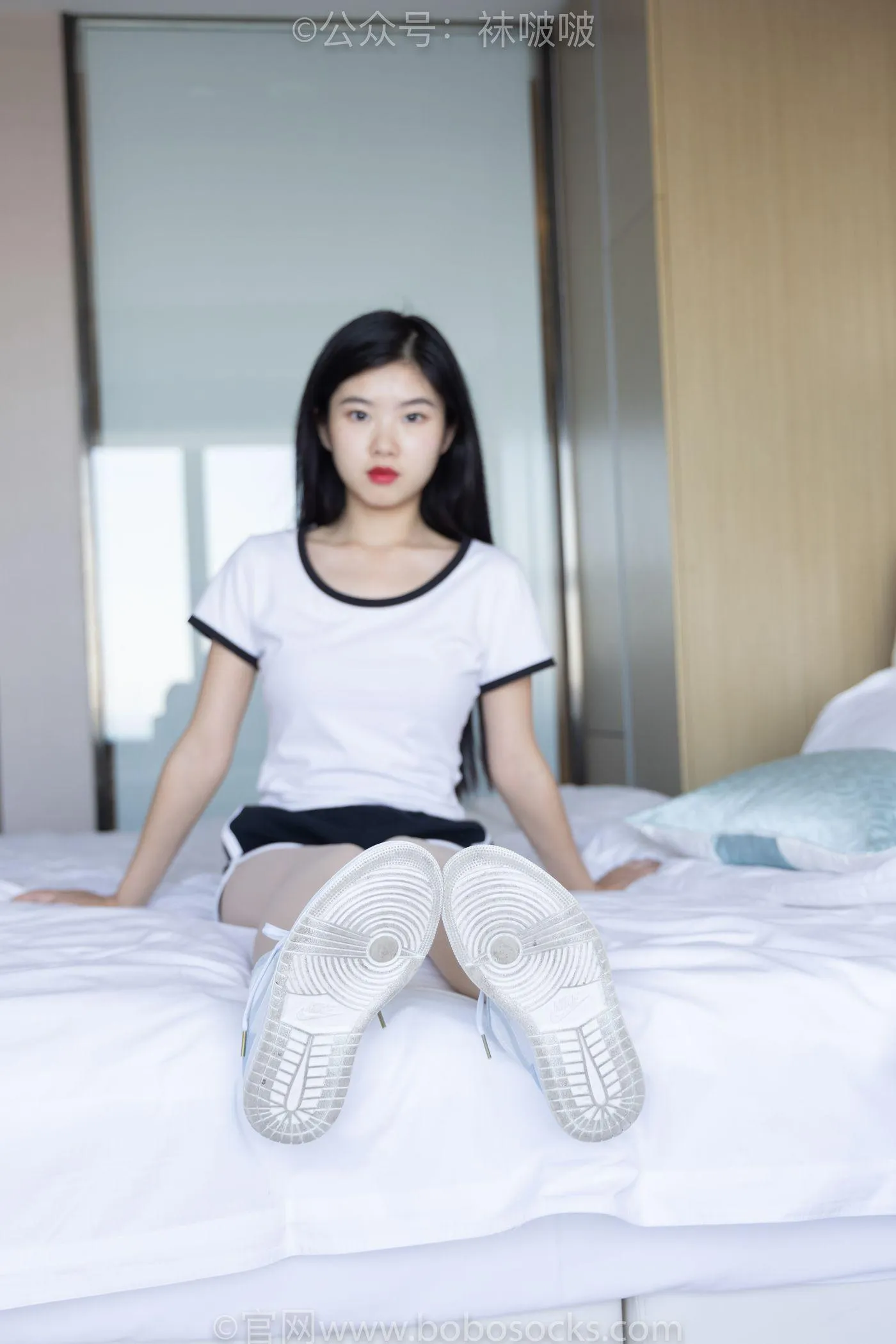 [BoBoSocks袜啵啵]NO.031 小奶熊-AJ板鞋、白棉袜、厚肉丝 [149P]插图6
